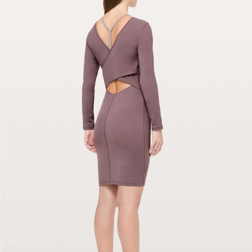 Lululemon Contour Dress *Nulu
Antique Bark size 8 // medium $128 msrp